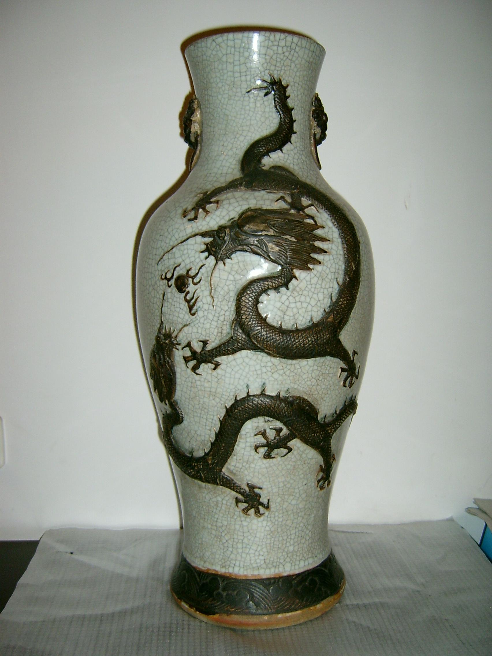 清瓷塑铁龙哥釉瓶