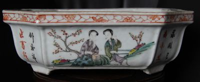 粉彩仕女水仙钵